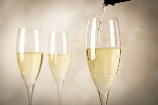 Pouring sparkling wine into champagne flutes, guide on how to choose the perfect sparkling wine for any occasion.