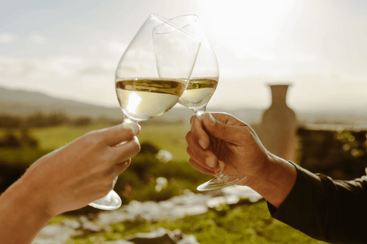The cover image of "Types of White Wine" article.