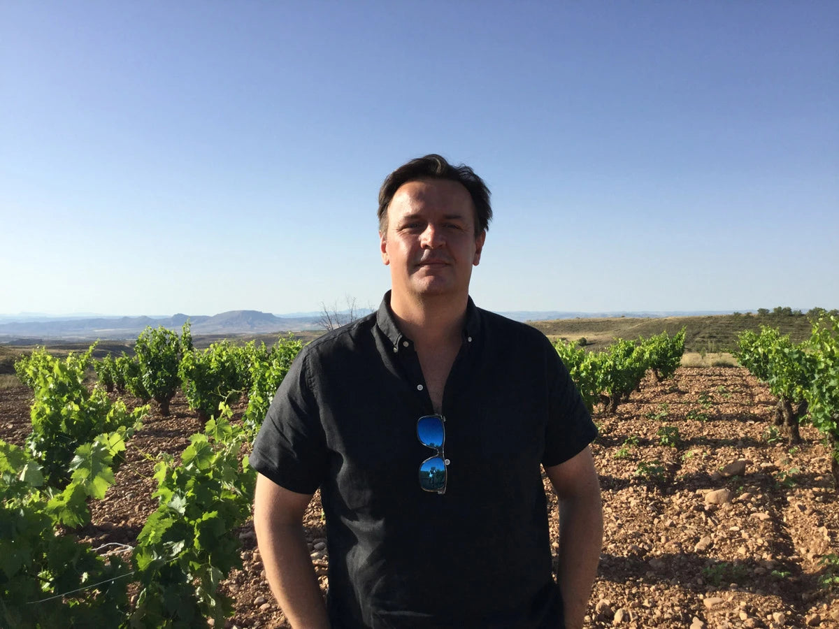 Winemaker Norrel Robertson MW of El Escocés Volante crafting Canned Wine Co. No.5 Old Vine Garnacha 2022